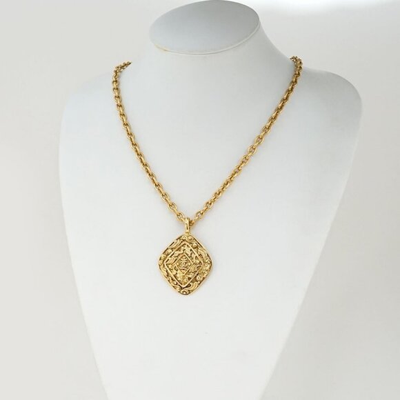 CHANEL CC Logos rhombus Charm Necklace 35" Gold Tone Auth #22400 - Picture 13 of 15